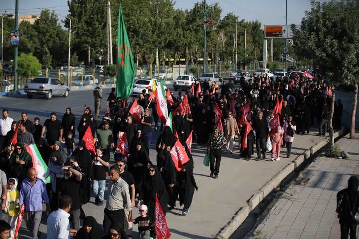 تصاویر/ راهپیمایی دلدادگان اربعین حسینی در ارومیه