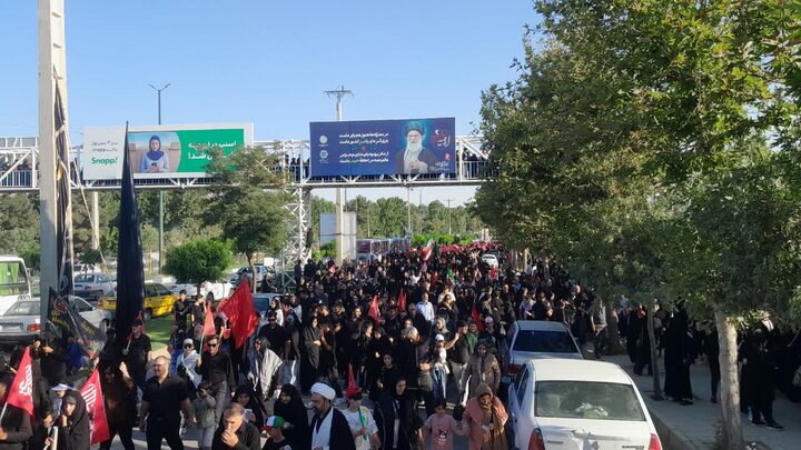 تصاویر/ راهپیمایی دلدادگان اربعین حسینی در ارومیه