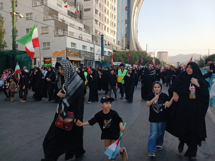 تصاویر/ پیاده روی جاماندگان اربعین حسینی در مشهدمقدس