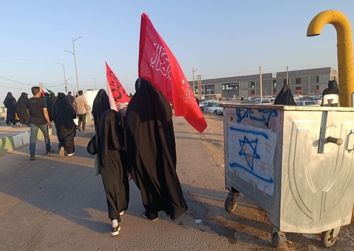 La marcia dei devoti dell'Imam Husayn nel giorno di Arbain a Qom