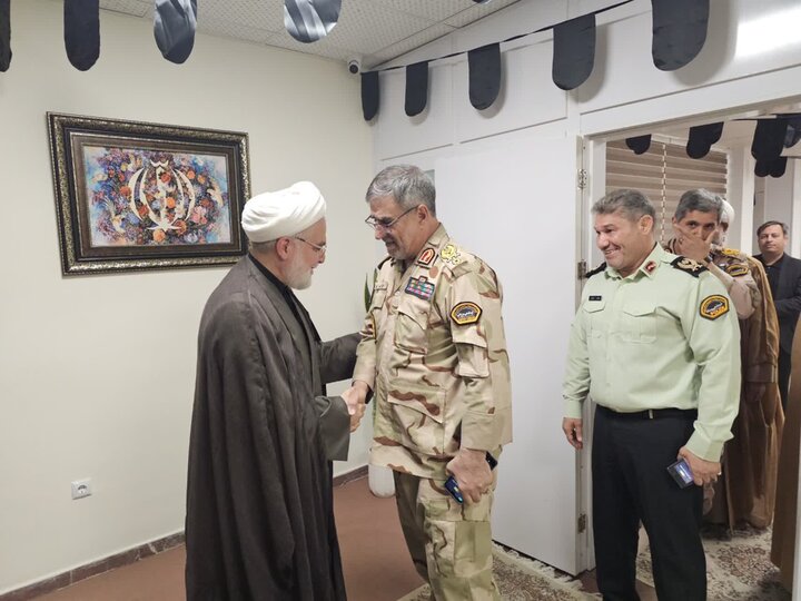 دیدار فرمانده کل مرزبانی فراجا با نماینده ولی‌فقیه در استان کردستان
