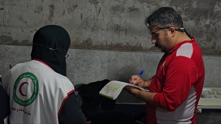 ۱۲۰ نیروی درمانی هلال احمر قم در طریق الحسین خدمت کردند