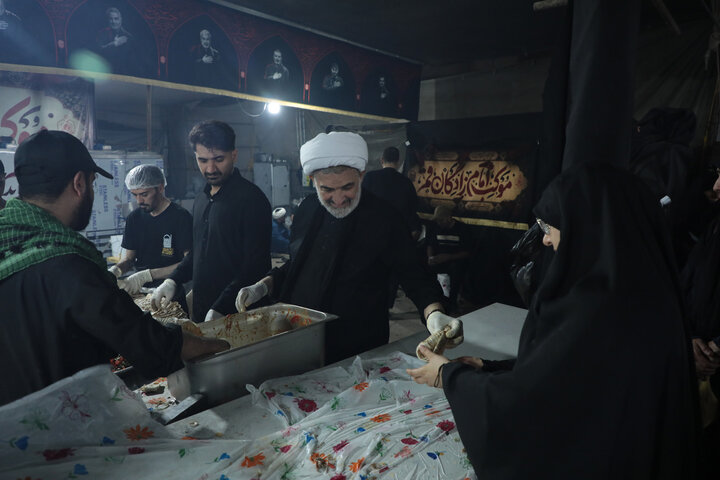 پذیرایی روزانه ۱۷ هزار غذا در موکب امامزادگان قم