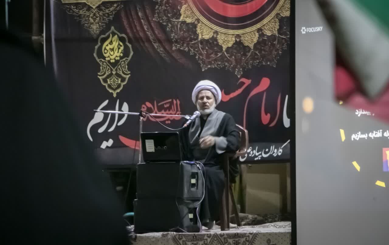دیدن پیروزی در دل بحران، منطق رهبر شهید است