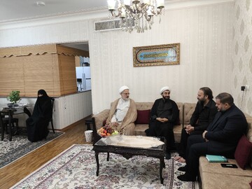 دیدار نمایندگان آیت‌الله اعرافی با خانواده شهید سامعی + تصاویر
