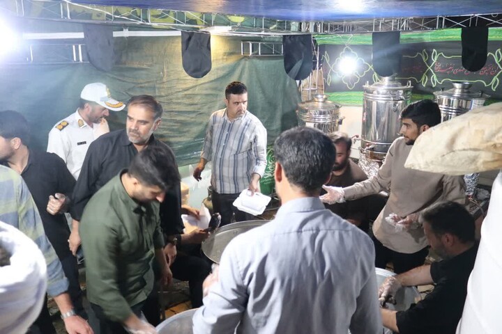 تصاویر / برپایی موکب‌ عقیدتی سیاسی انتظامی همدان در مسیر بازگشت زائران اربعین حسینی