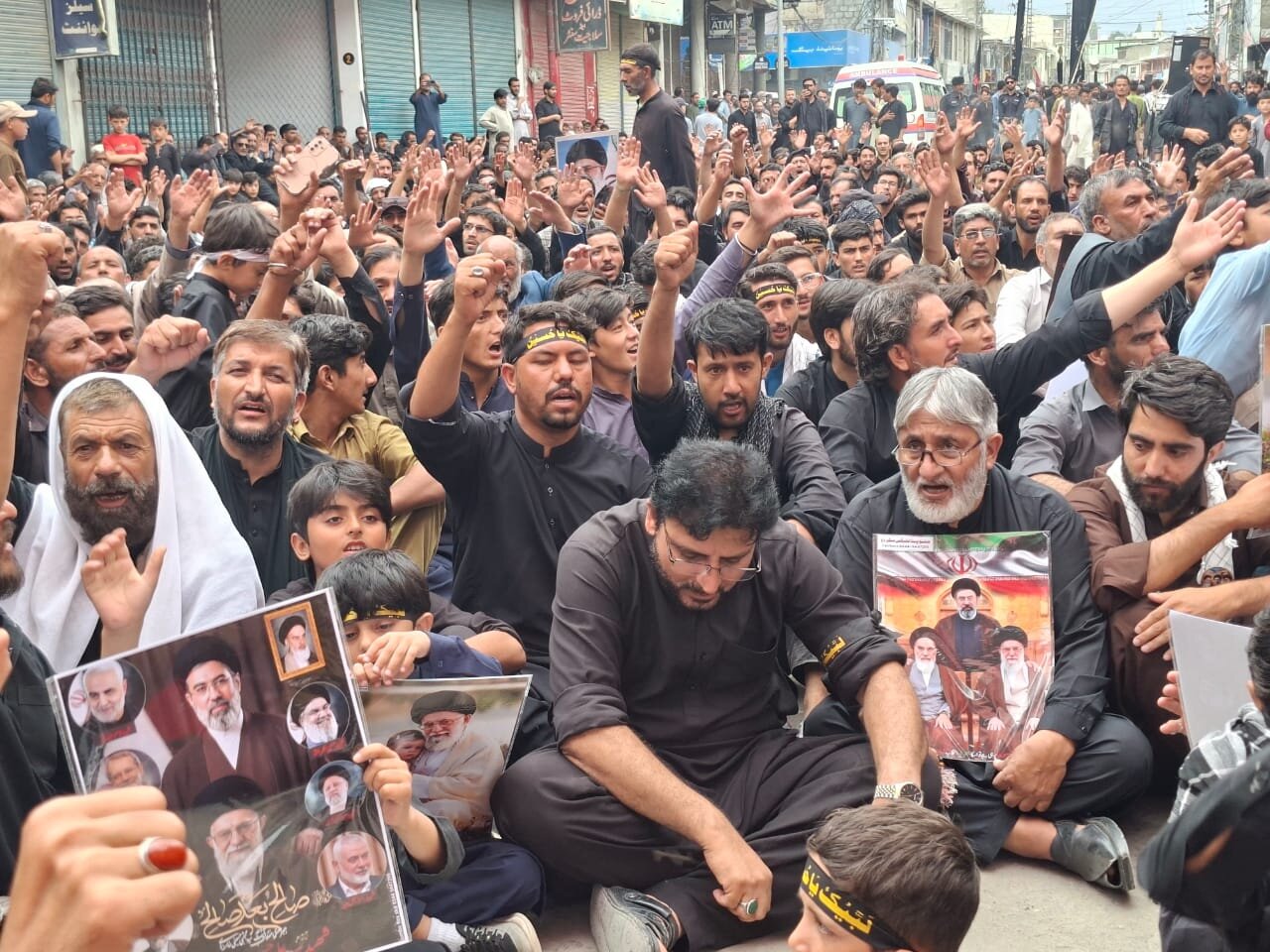 اربعین حسینی کے موقع پر یادگار شہداء چوک سکردو پر عظیم الشان اجتماع