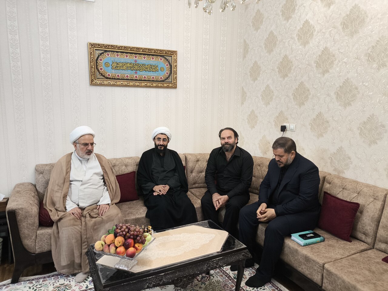 دیدار نمایندگان آیت‌الله اعرافی با خانواده شهید حجت‌الاسلام والمسلمین سامعی + تصاویر
