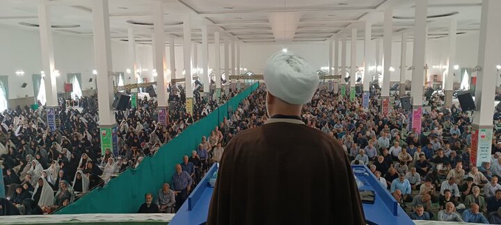 تصاویر/اقامه نماز عبادی سیاسی جمعه در ساوه