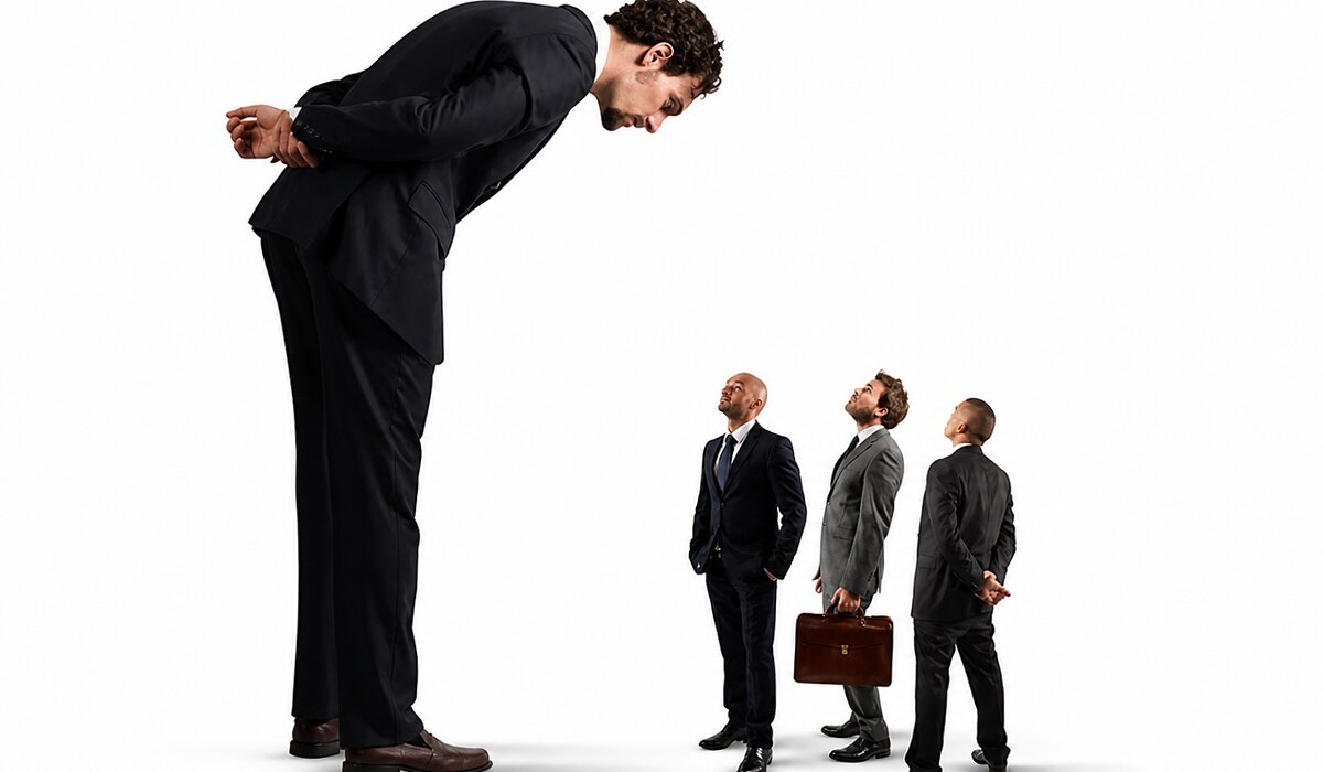 چرا تکبّر، ریشه بسیاری از انحرافات اخلاقی و اجتماعی است؟