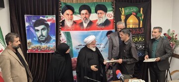 تصاویر / تجلیل از خبرنگاران توسط امام جمعه آبیک