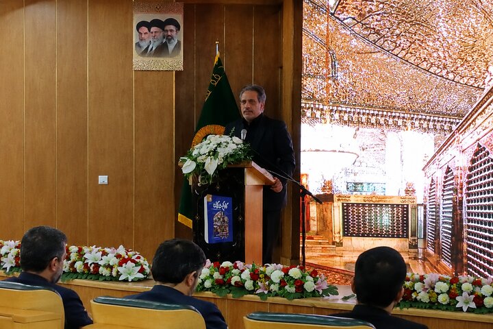 معارف امام رضا(ع) با ادبیات روز برای جامعه تبیین شود