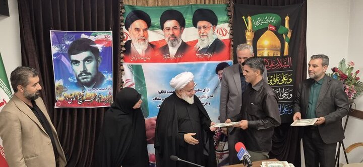 تصاویر / تجلیل ازب خبرنگاران توسط امام جمعه آبیک