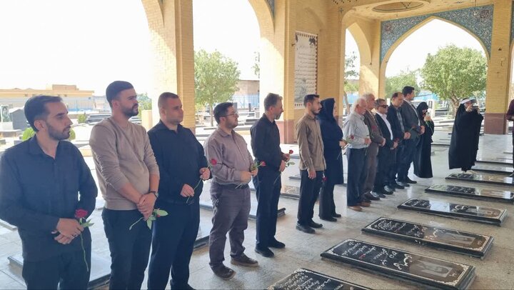 تصاویر / تجدید میثاق خبرنگاران شهرستان تاکستان با شهدا