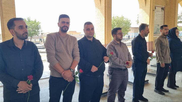 تصاویر / تجدید میثاق خبرنگاران شهرستان تاکستان با شهدا
