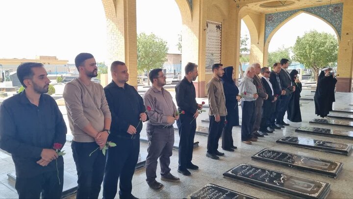 تصاویر / تجدید میثاق خبرنگاران شهرستان تاکستان با شهدا