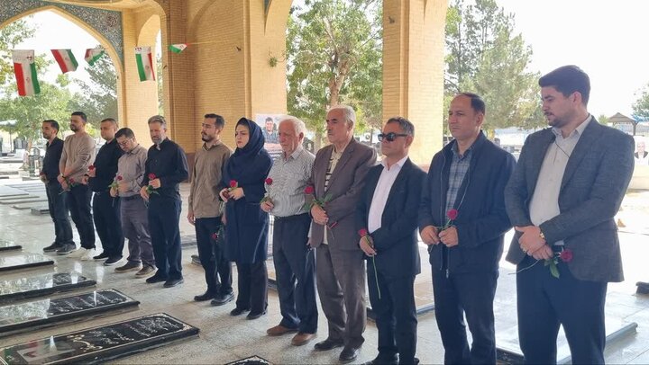 تصاویر / تجدید میثاق خبرنگاران شهرستان تاکستان با شهدا