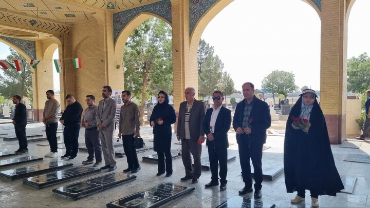 تصاویر / تجدید میثاق خبرنگاران شهرستان تاکستان با شهدا