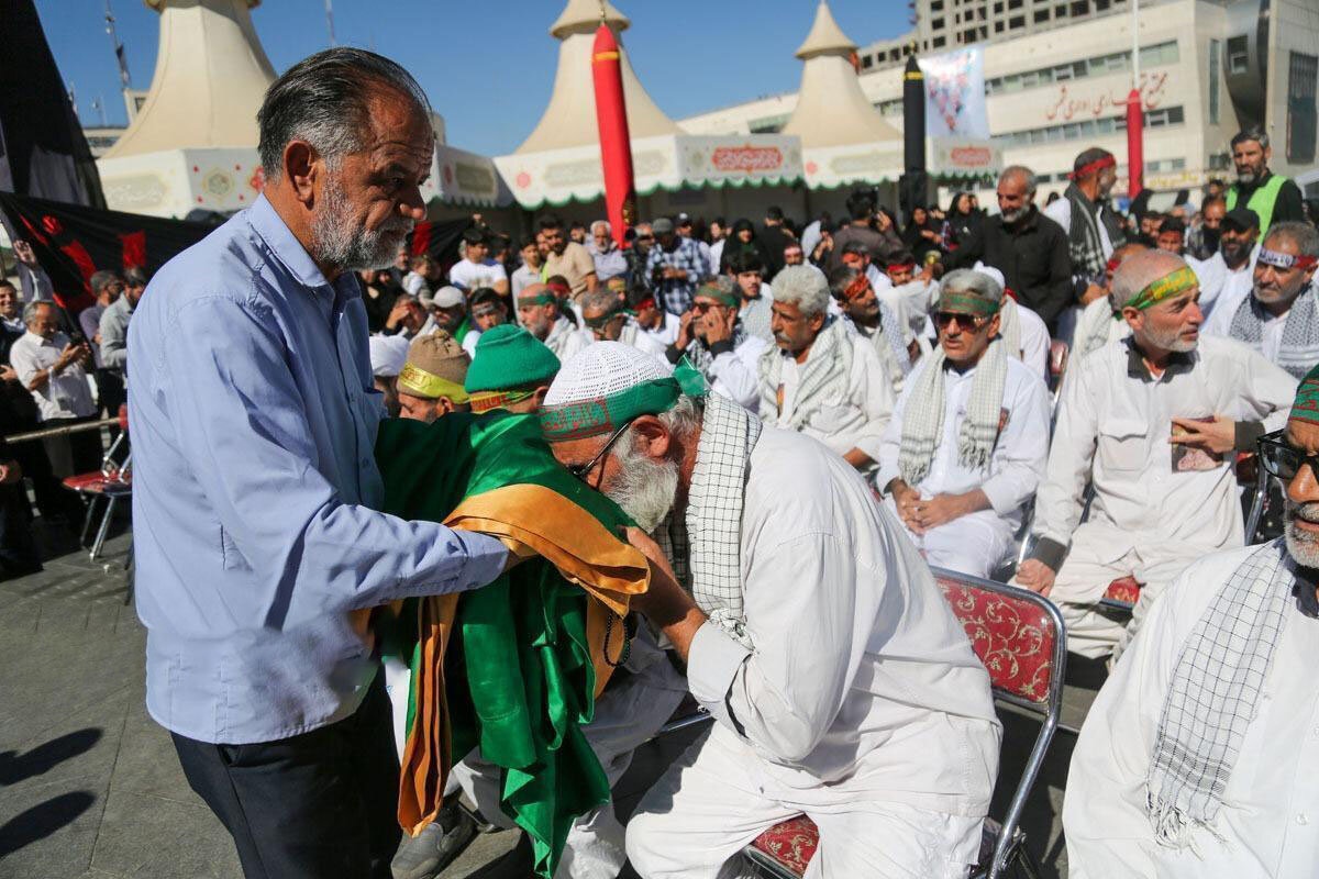 ارائه خدمات فرهنگی و مذهبی به کاروان‌های پیاده در حرم مطهر امام رضا(ع) در دهه پایانی صفر