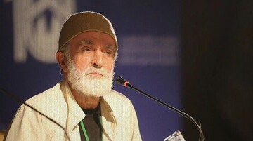 نویسنده و فعال دینی ترکیه‌ای: مسلمانان باید در مسأله حجاب از موضع دفاعی خارج شوند