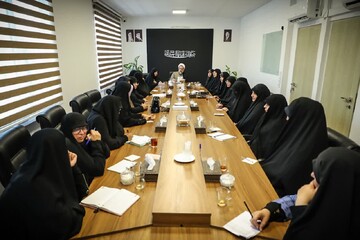 تصاویر / نشست بانوان فعال در امور عفاف و حجاب با امام جمعه قزوین