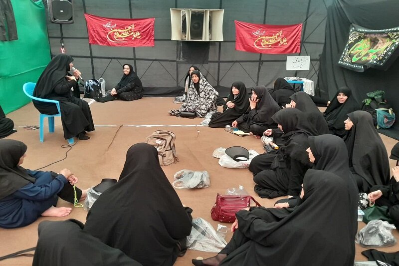 روایتگری و بازیهای تربیتی برای کودکان زائر اربعین در موکب چادرملو اردکان روایتگری و بازیهای تربیتی برای کودکان زائر اربعین در موکب چادرملو اردکان