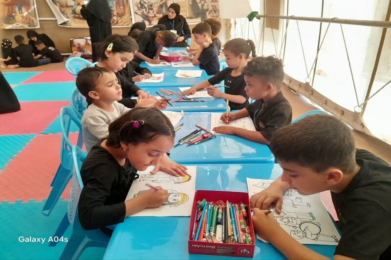 روایتگری و بازیهای تربیتی برای کودکان زائر اربعین در موکب چادرملو اردکان روایتگری و بازیهای تربیتی برای کودکان زائر اربعین در موکب چادرملو اردکان