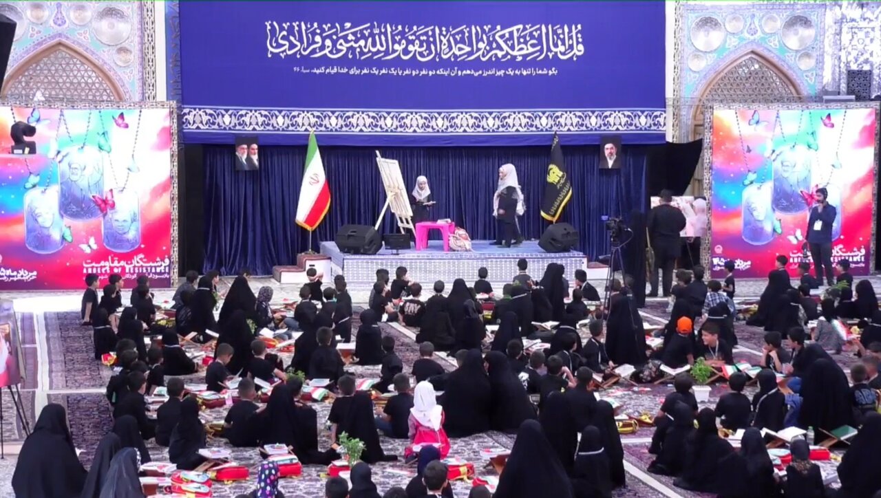 سومین محفل فرشتگان مقاومت با محوریت گرامیداشت شهدای دانش‌آموز میناب و رهبر شهید در حرم رضوی