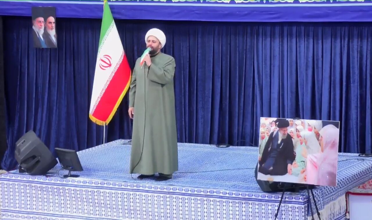 سومین محفل فرشتگان مقاومت با محوریت گرامیداشت شهدای دانش‌آموز میناب و رهبر شهید در حرم رضوی