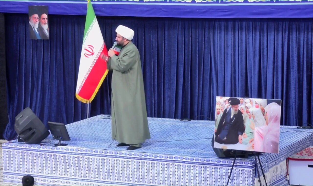 سومین محفل فرشتگان مقاومت با محوریت گرامیداشت شهدای دانش‌آموز میناب و رهبر شهید در حرم رضوی