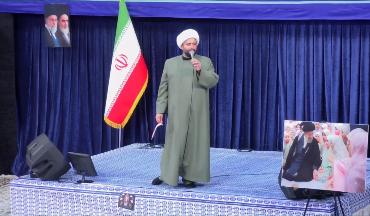 سومین محفل فرشتگان مقاومت با محوریت گرامیداشت شهدای دانش‌آموز میناب و رهبر شهید در حرم رضوی