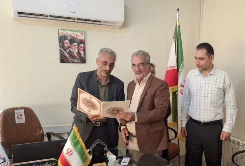 خبرنگار خبرگزاری حوزه در منطقه کاشان تجلیل شد+تصاویر