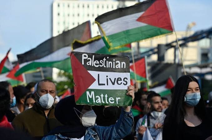 Pro-Palestinian protesters march through Berlin