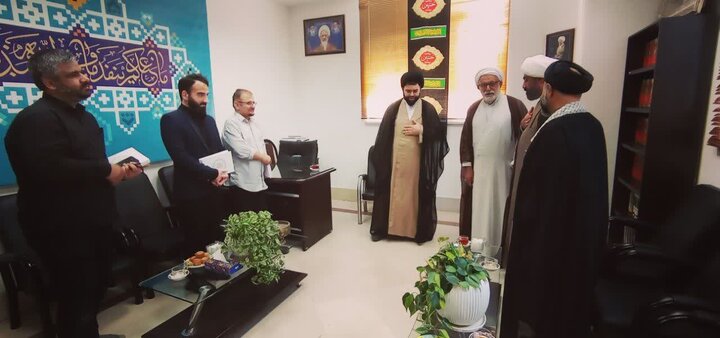 تصویر/ تجلیل از طلاب خبرنگار در دفتر آیت الله العظمی جوادی آملی در آمل