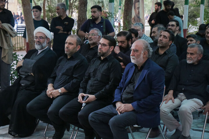 تصاویر/ نشست اهالی رسانه در پاسداشت شهید مسعود سلیمی در گلزار شهدای قم