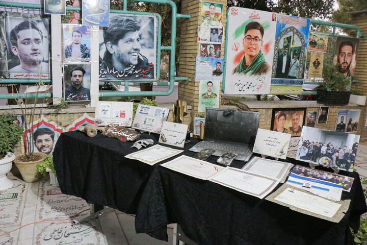 تصاویر/ نشست اهالی رسانه در پاسداشت شهید مسعود سلیمی در گلزار شهدای قم