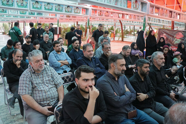 تصاویر/ نشست اهالی رسانه در پاسداشت شهید مسعود سلیمی در گلزار شهدای قم