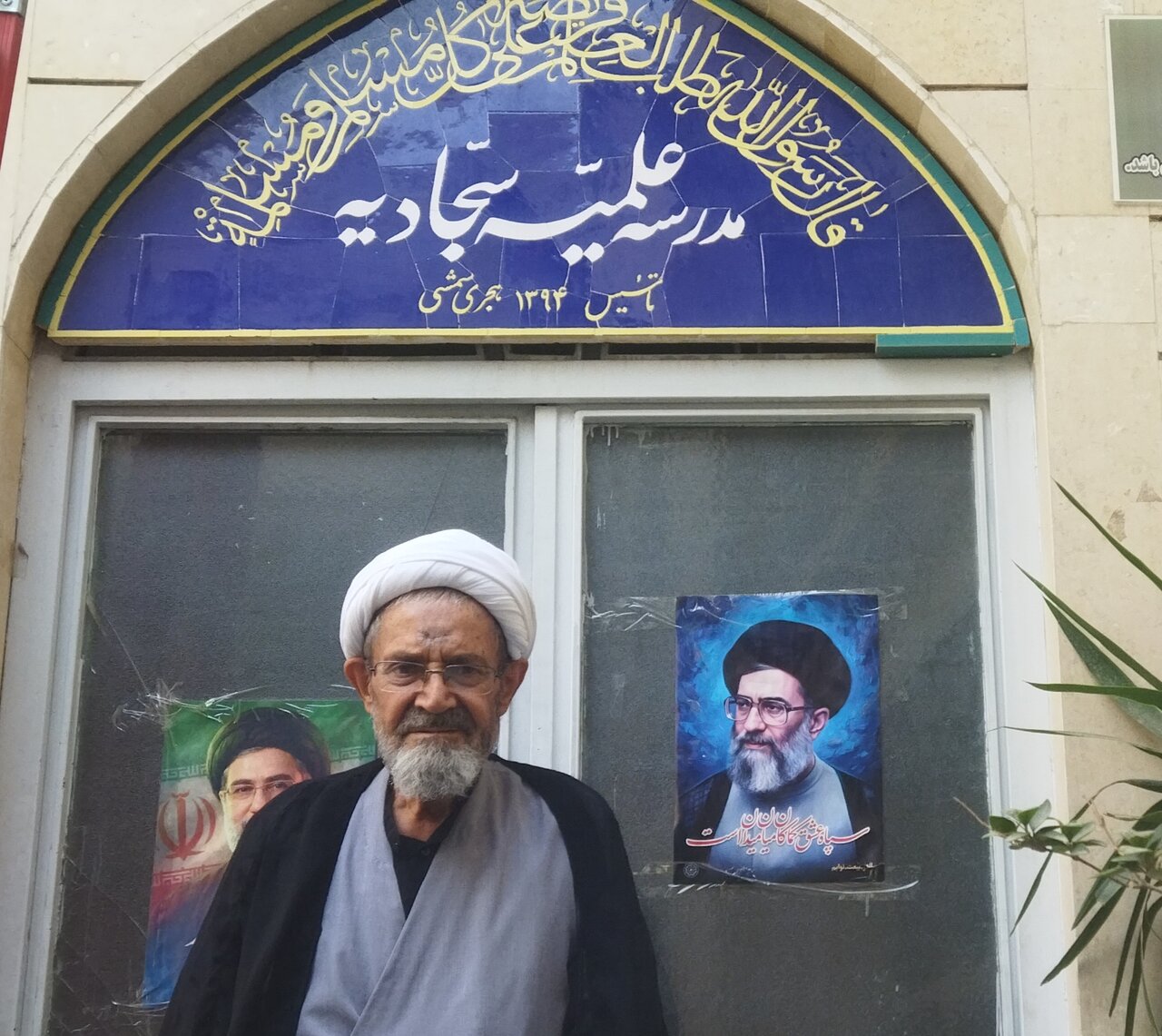 حوزویان برای حل آسیب های اجتماعی و معضلات فرهنگی چاره اندیشی کنند