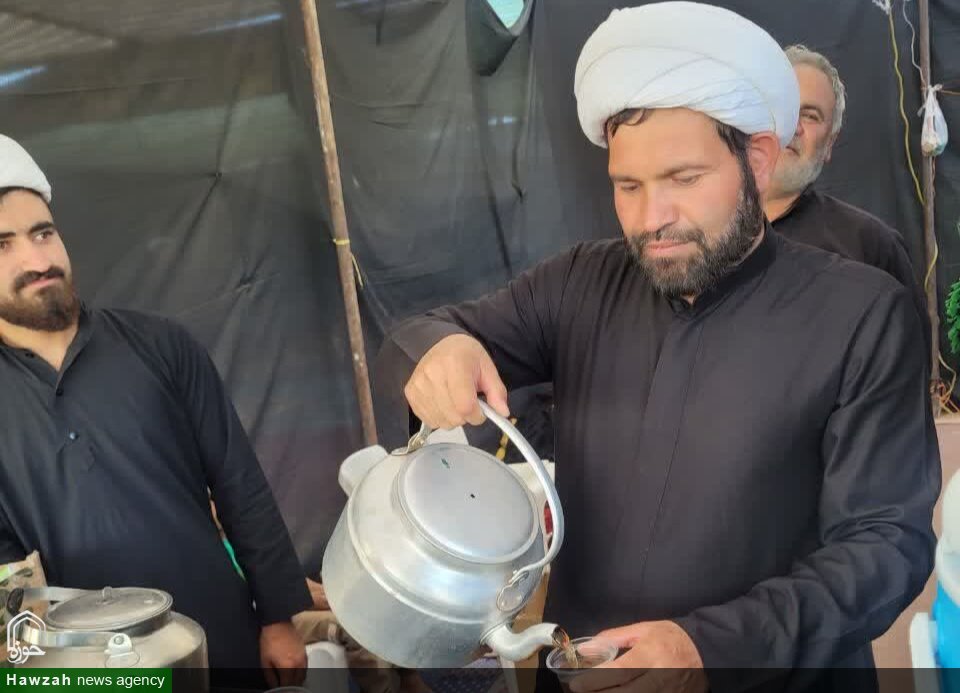مبلغان حوزه، پای کار تبلیغ و خدمت به زائران رضوی