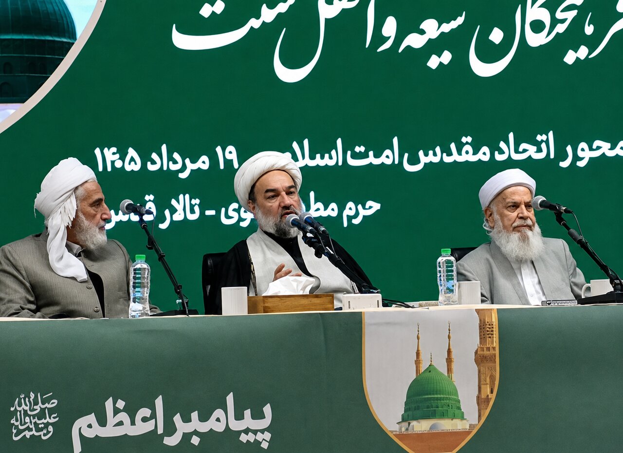 رهبر شهید، محور وحدت و انسجام امت اسلامی بود/ دشمن اتحاد مقدس امت اسلامی را هدف گرفته است