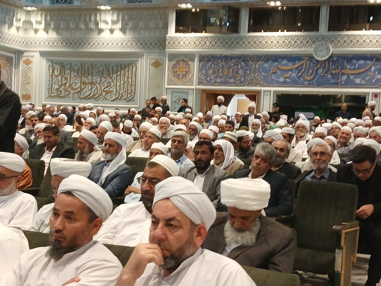 گردهمایی علما و فرهیختگان شیعه و اهل سنت در حرممطهر رضوی گردهمایی علما و فرهیختگان شیعه و اهل سنت در حرممطهر رضوی