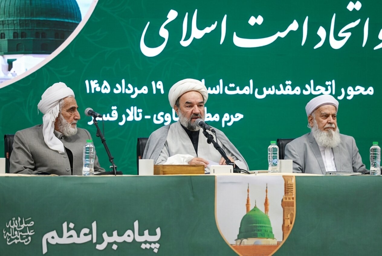 گردهمایی علما و فرهیختگان شیعه و اهل سنت  در حرم‌مطهر رضوی