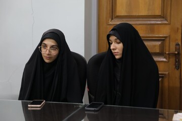وقتی چای سرد می‌شود و دل‌ها گرم؛ روایت دیدار خبرنگاران با مدیر حوزه علمیه خواهران یزد