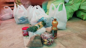 توزیع ۱۸۰ بسته معیشتی میان خانواده‌های کم‌برخوردار درکاشان