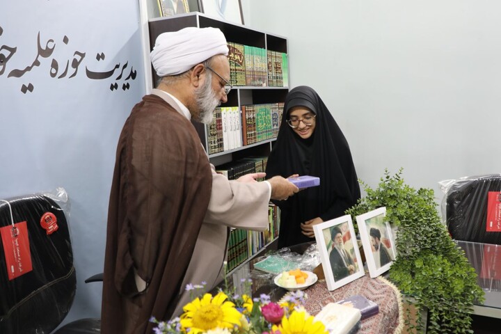 دیدار اعضای نمایندگی خبرگزاری رسمی حوزه های علمیه در استان یزد با مدیر حوزه علمیه خواهران استان یزد