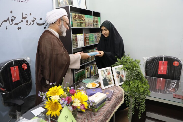 دیدار اعضای نمایندگی خبرگزاری رسمی حوزه های علمیه در استان یزد با مدیر حوزه علمیه خواهران استان یزد