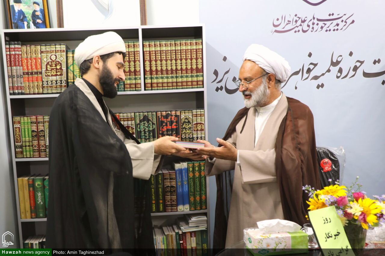 دیدار اعضای نمایندگی خبرگزاری رسمی حوزه های علمیه در استان یزد با مدیر حوزه علمیه خواهران استان یزد دیدار اعضای نمایندگی خبرگزاری رسمی حوزه های علمیه در استان یزد با مدیر حوزه علمیه خواهران استان یزد
