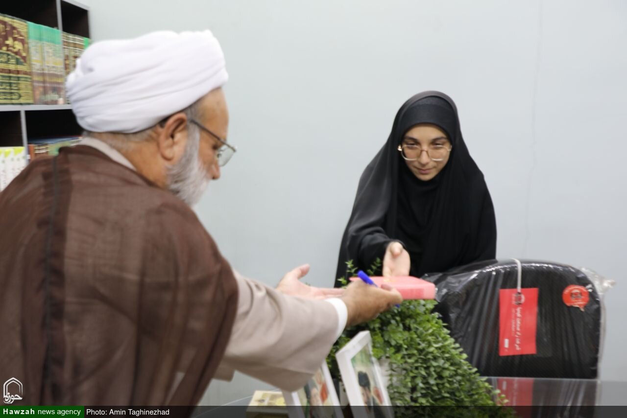 دیدار اعضای نمایندگی خبرگزاری رسمی حوزه های علمیه در استان یزد با مدیر حوزه علمیه خواهران استان یزد