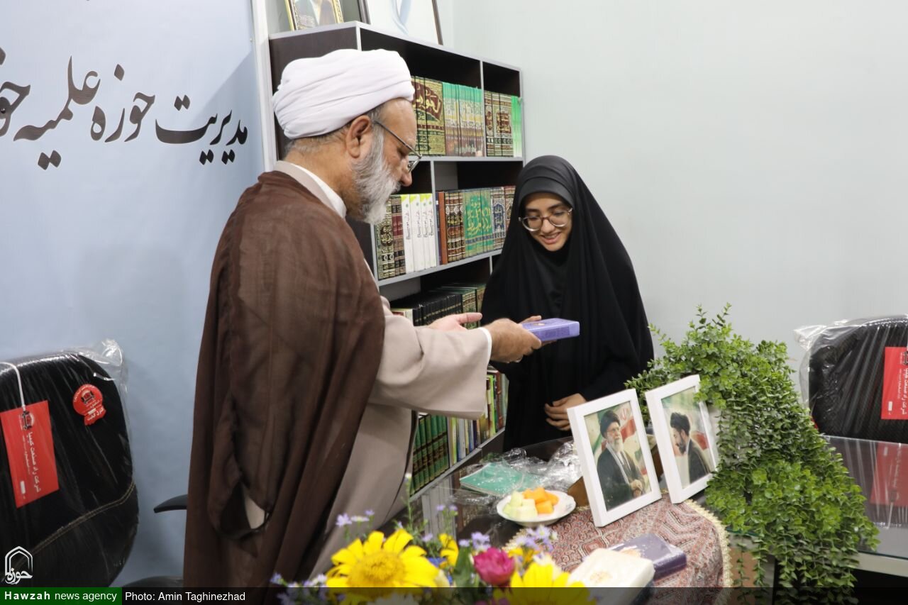 دیدار اعضای نمایندگی خبرگزاری رسمی حوزه های علمیه در استان یزد با مدیر حوزه علمیه خواهران استان یزد دیدار اعضای نمایندگی خبرگزاری رسمی حوزه های علمیه در استان یزد با مدیر حوزه علمیه خواهران استان یزد