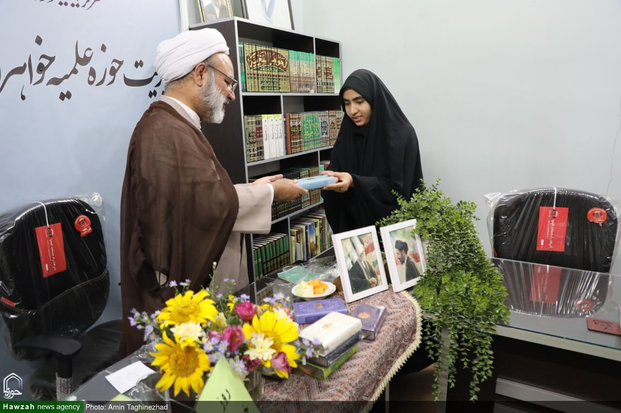 دیدار اعضای نمایندگی خبرگزاری رسمی حوزه های علمیه در استان یزد با مدیر حوزه علمیه خواهران استان یزد دیدار اعضای نمایندگی خبرگزاری رسمی حوزه های علمیه در استان یزد با مدیر حوزه علمیه خواهران استان یزد